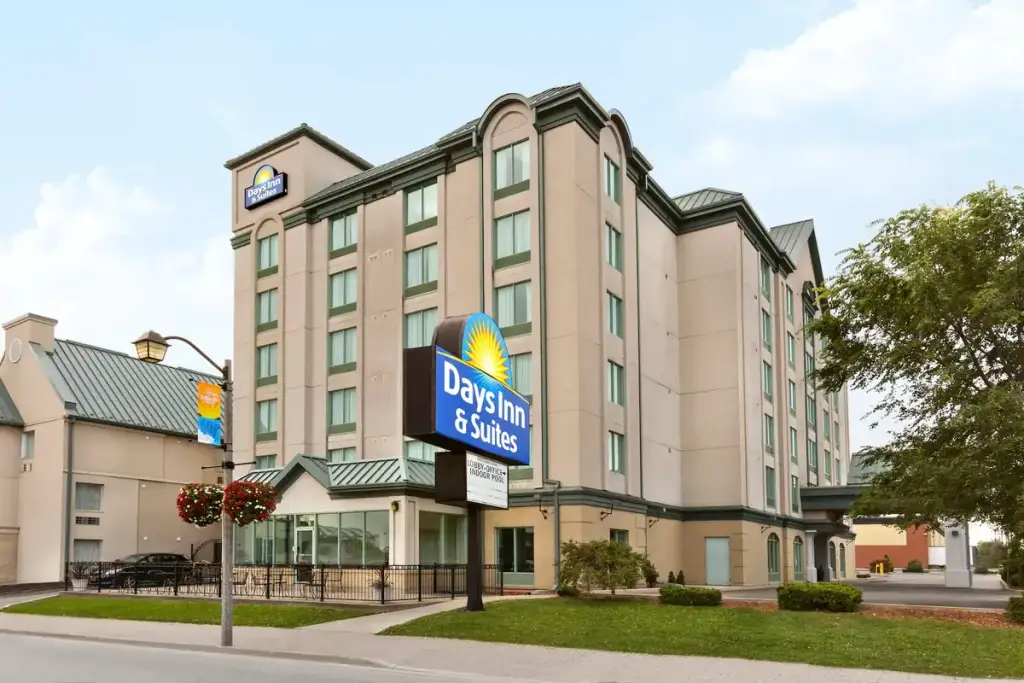 Days Inn & Suites by the Falls, Niagara Falls, ON