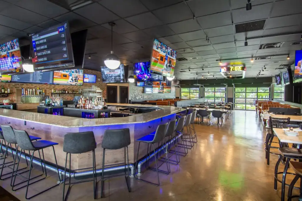Fast Eddie's Sports Park - Bar & Kitchen, Port Clinton, OH