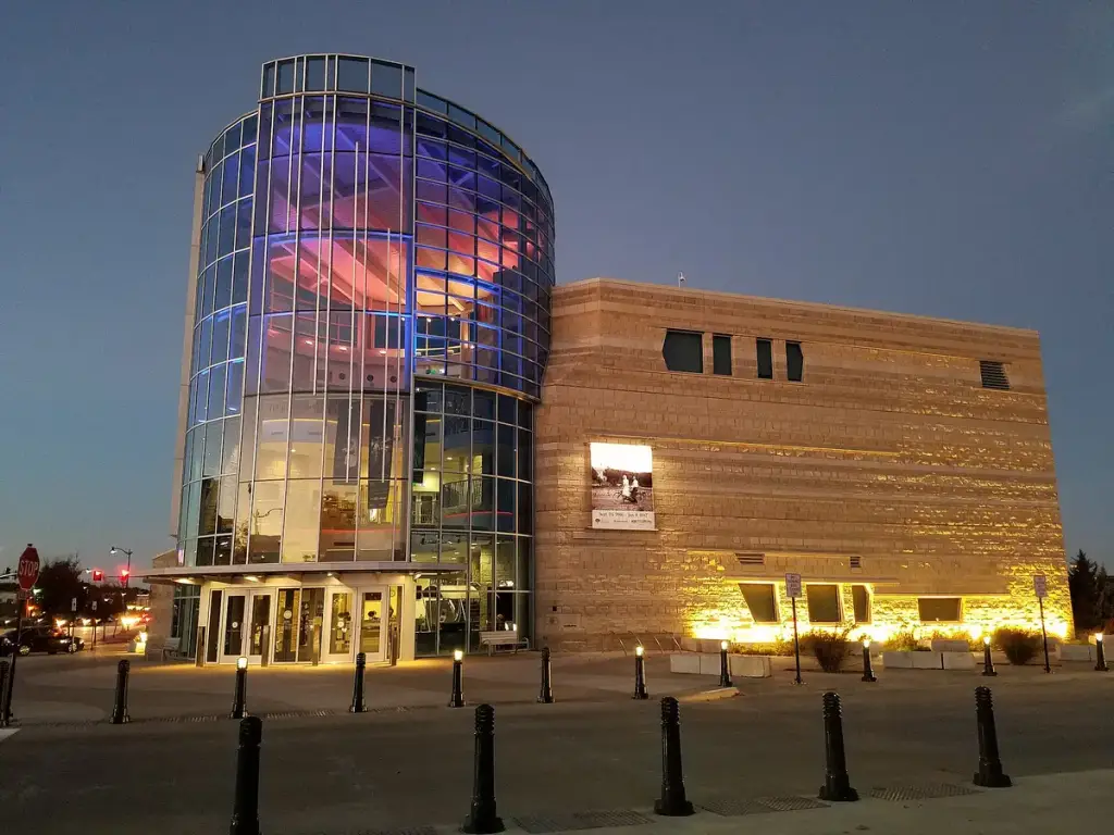 Flint Hills Discovery Center, Manhattan, KS