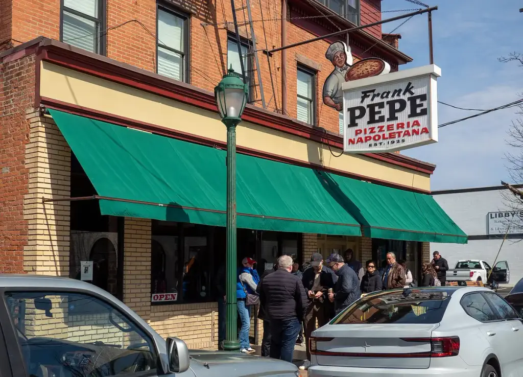 Frank Pepe Pizzeria Napoletana, New Haven, CT