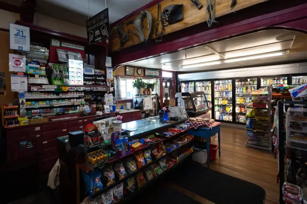 Gino's Cafe and Sports Bar, Klamath Falls, OR