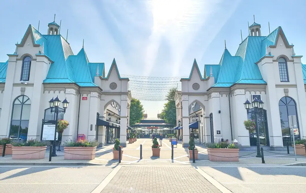 McArthurGlen Designer Outlet Vancouver Airport, Richmond, BC