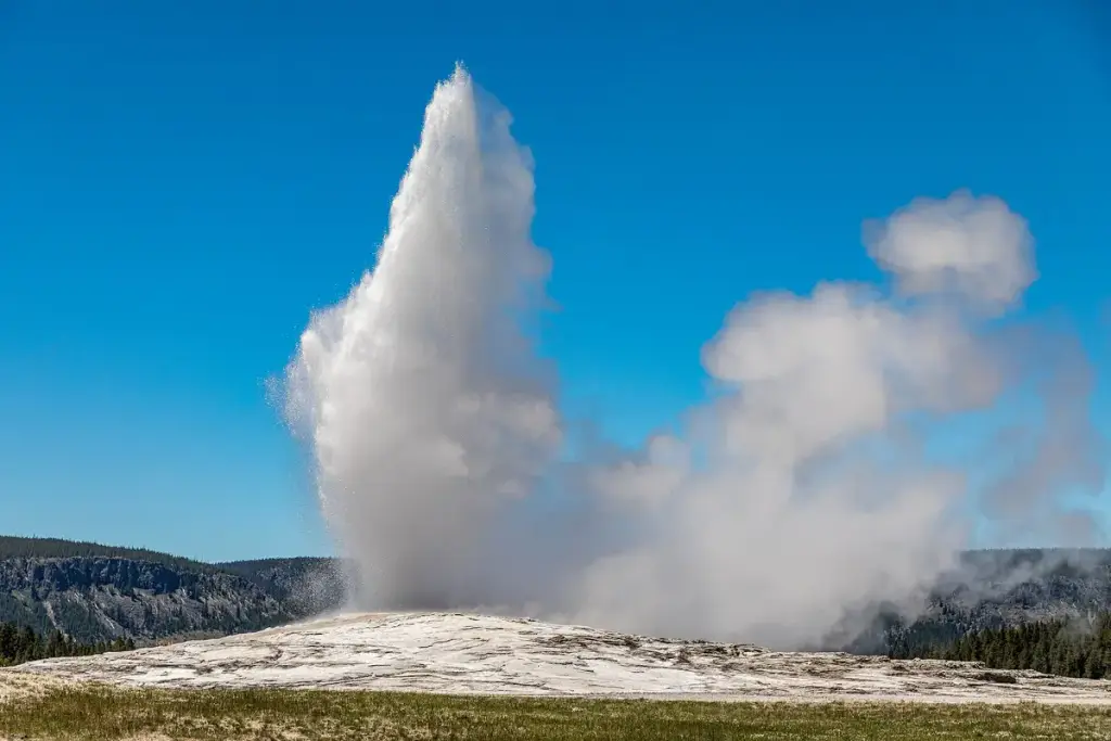 Old Faithful, Yellowstone National Park, WY
