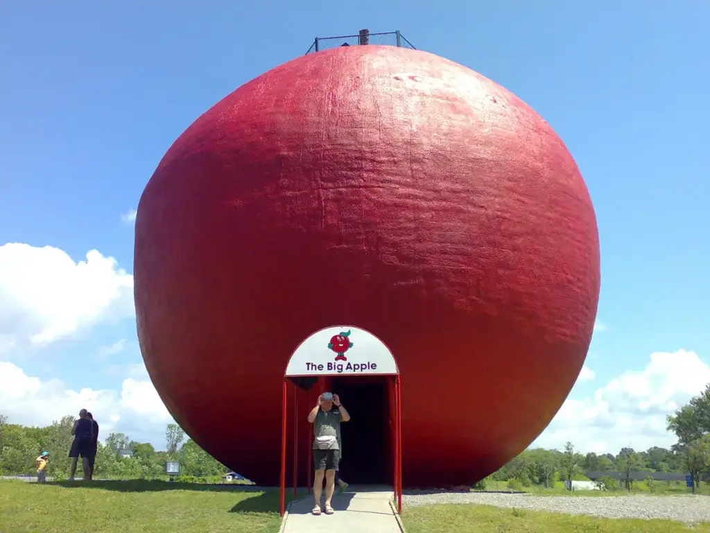 The Big Apple, Colborne, ON