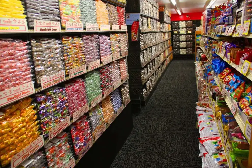 Yummies Candy & Nuts, Kittery, ME