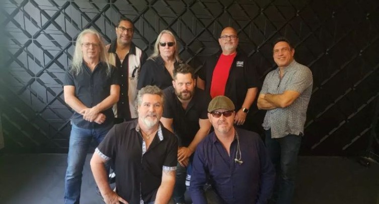 Chicago Rewired – The Premier Chicago Tribute Band